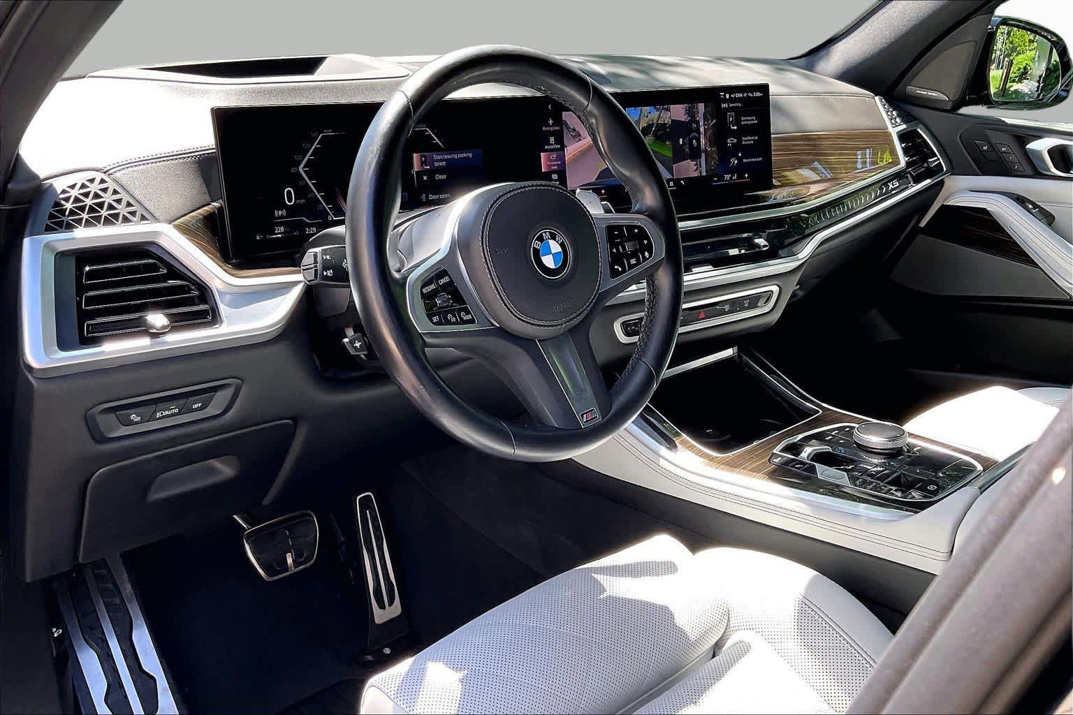 Used 2024 BMW X5 xDrive40i w/ M Sport Package AWD/4WD image 17