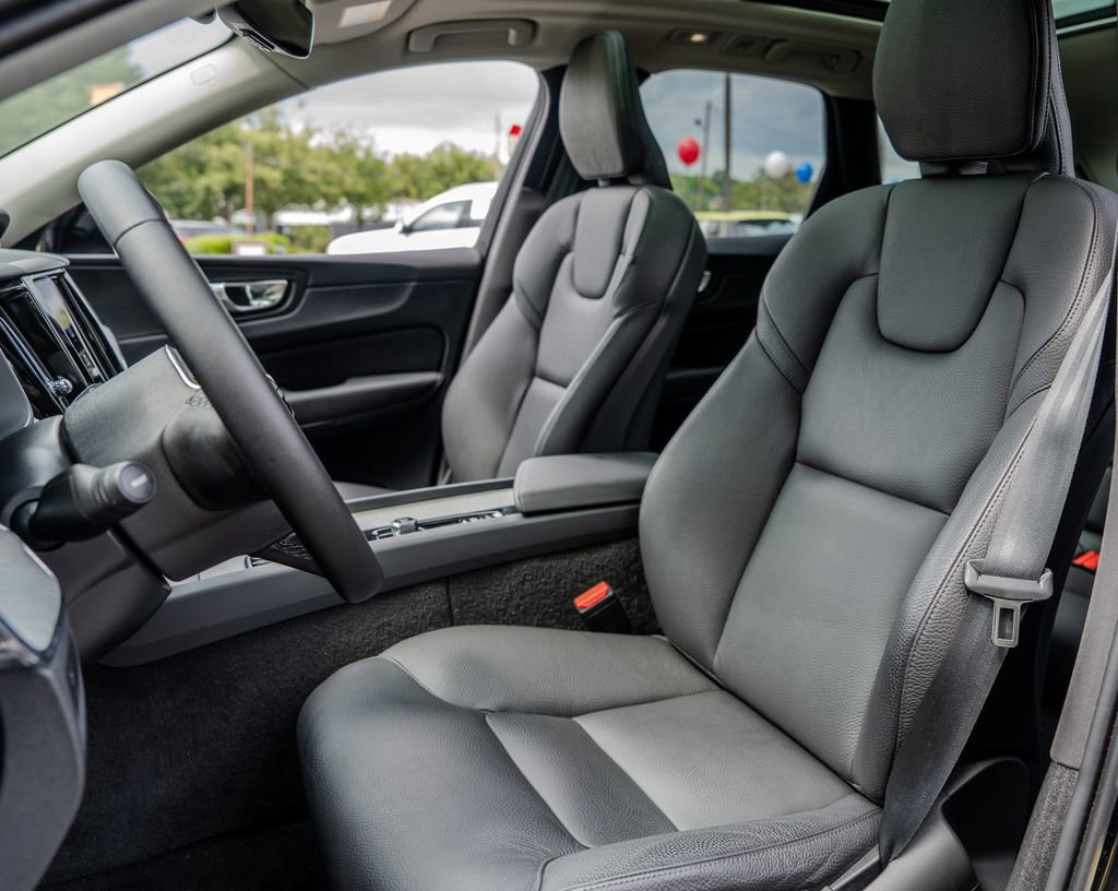 Used 2025 Volvo XC60 B5 Plus AWD/4WD image 18