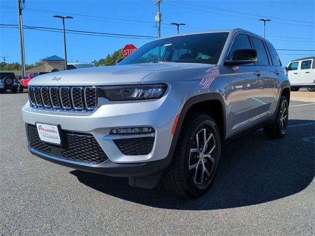 New 2025 Jeep Grand Cherokee Limited w/ Trailer Tow Package image 8
