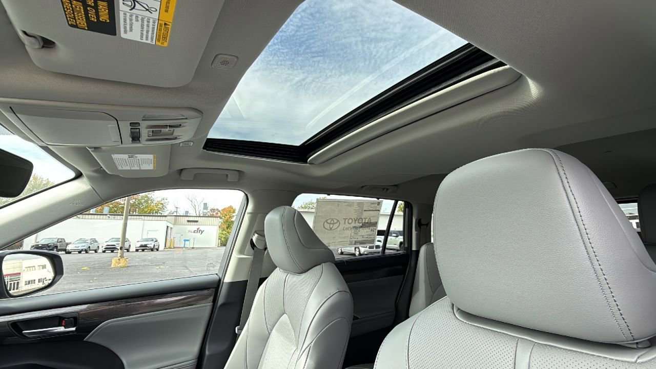 New 2026 Toyota Highlander Limited image 28