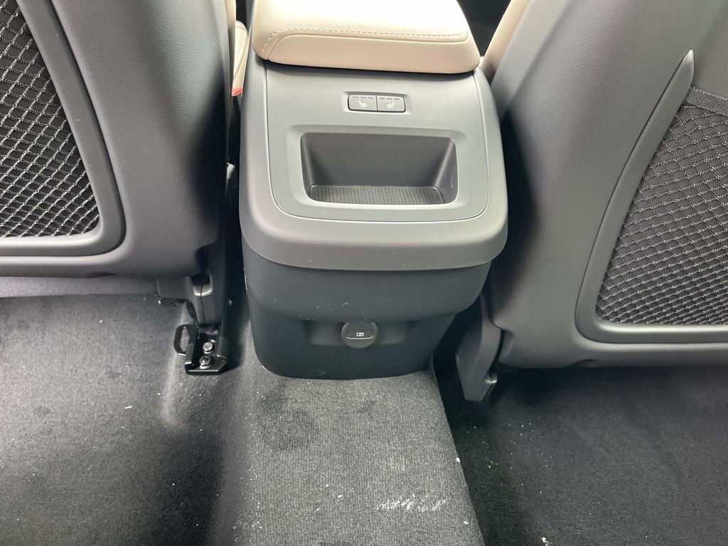 New 2026 Volvo XC60 B5 Core w/ Climate Package image 17