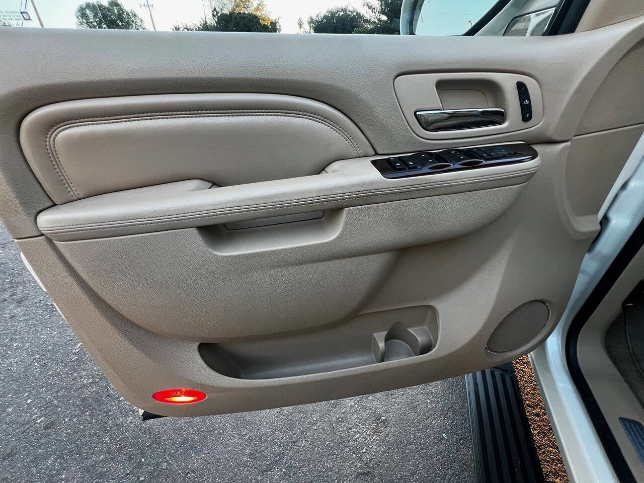 Used 2014 Cadillac Escalade Premium image 23