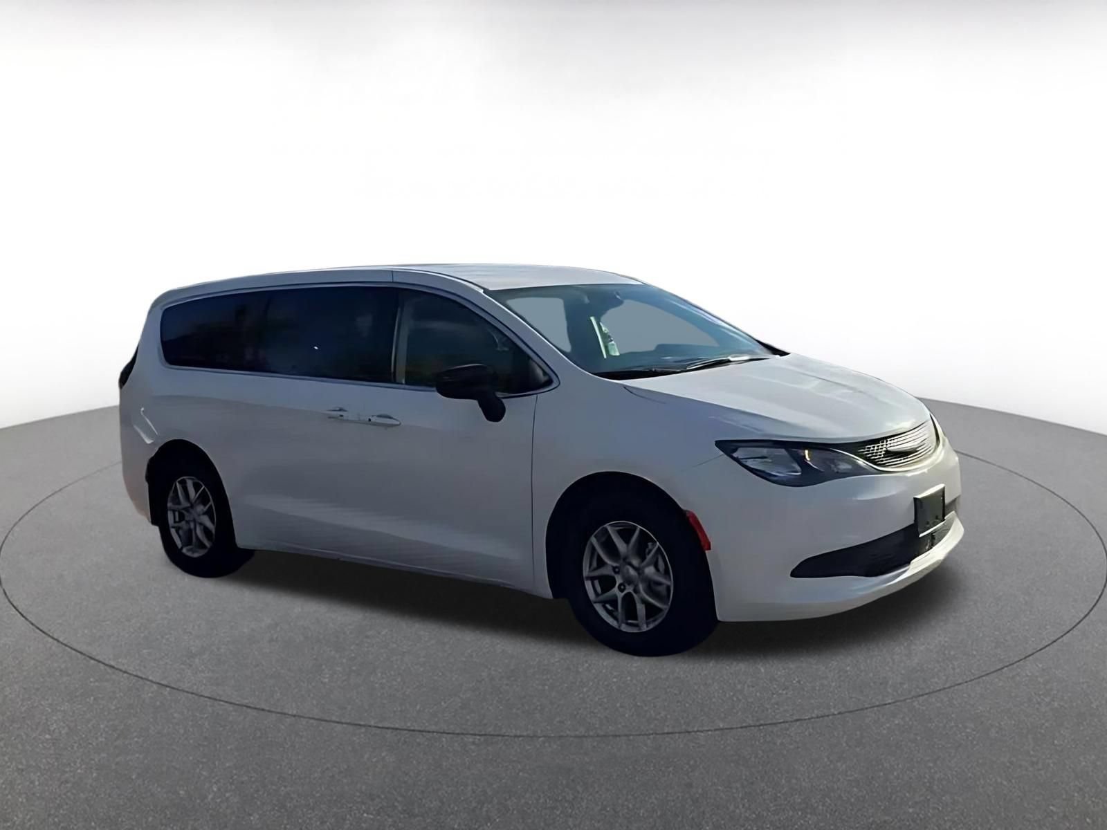 Used 2024 Chrysler Voyager LX FWD image 2