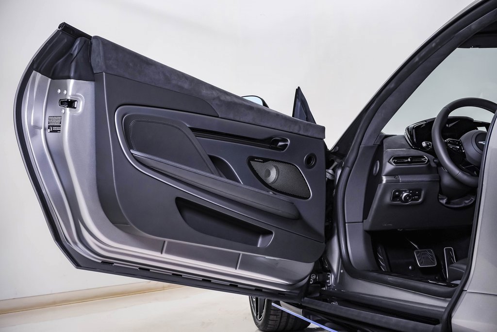 New 2025 Aston Martin Vanquish image 36