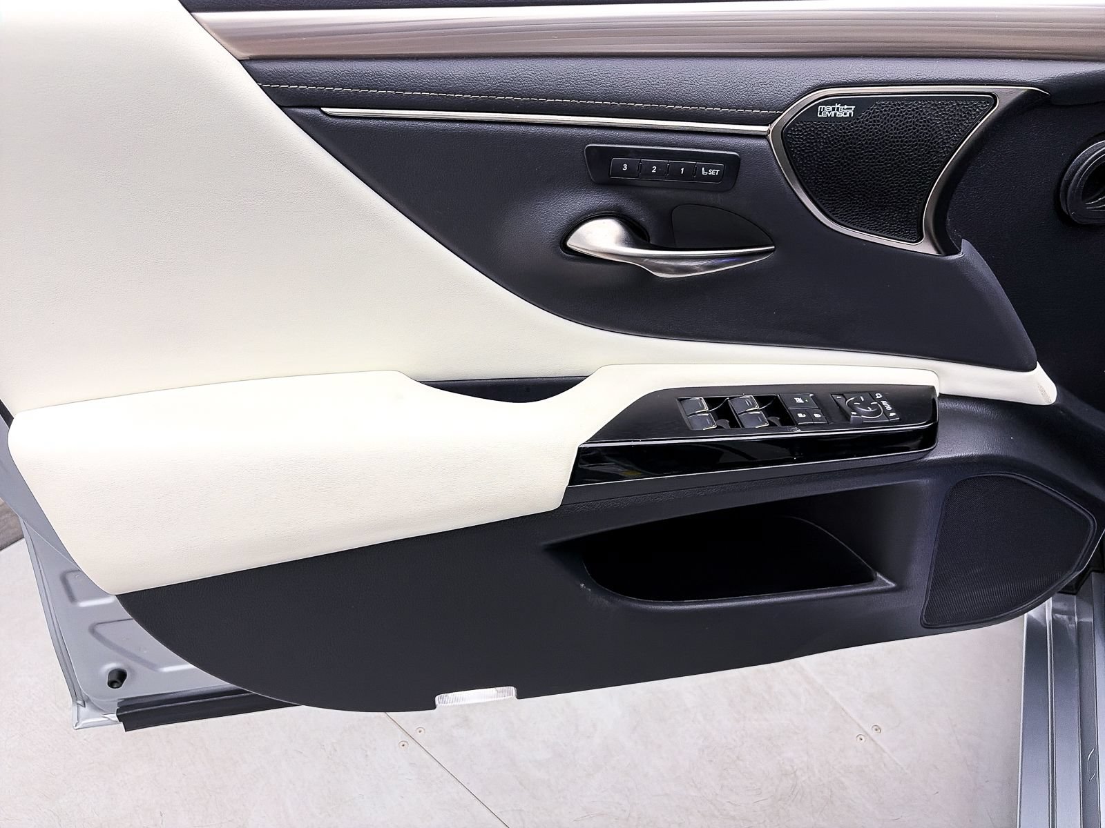 Used 2024 Lexus ES 300h F Sport FWD image 22
