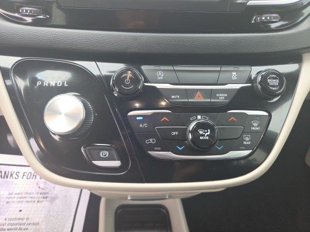 Used 2023 Chrysler Voyager LX FWD image 34