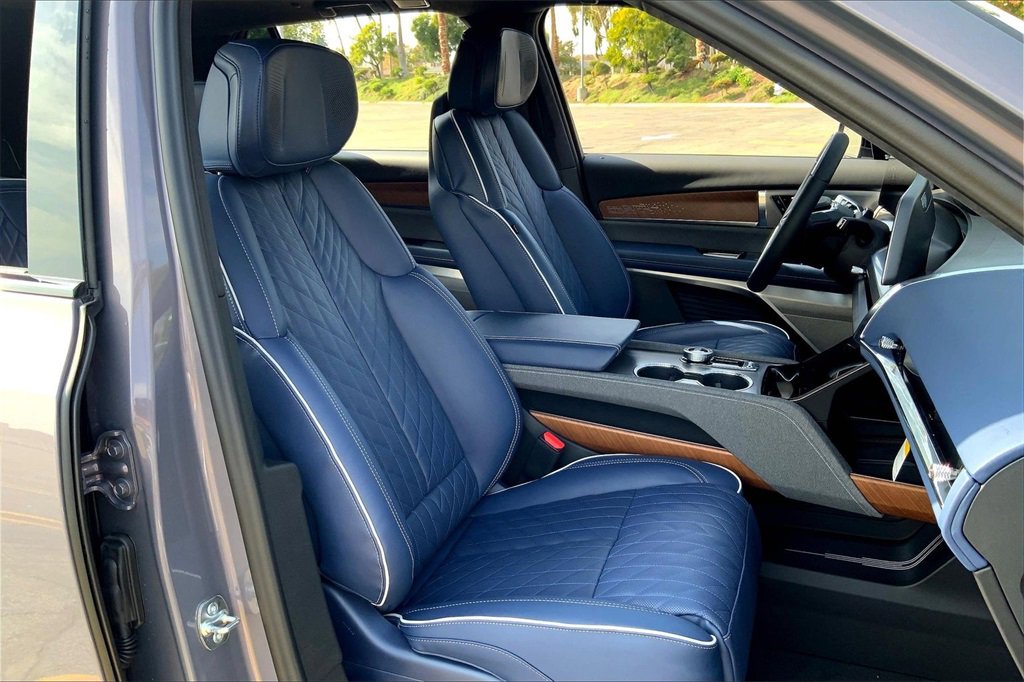 New 2026 Cadillac Vistiq Premium Luxury image 36