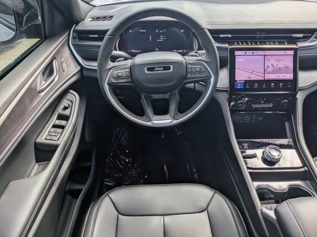 New 2025 Jeep Grand Cherokee L Limited w/ Black Appearance Package AWD/4WD image 14