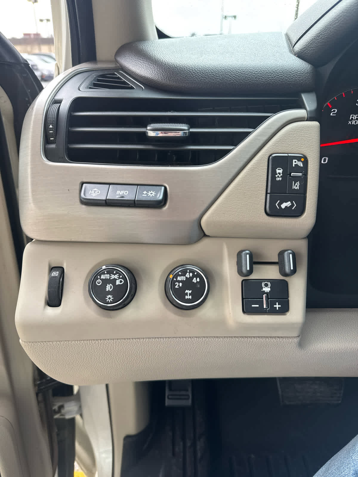 Used 2015 GMC Yukon Denali w/ Touring Package image 16