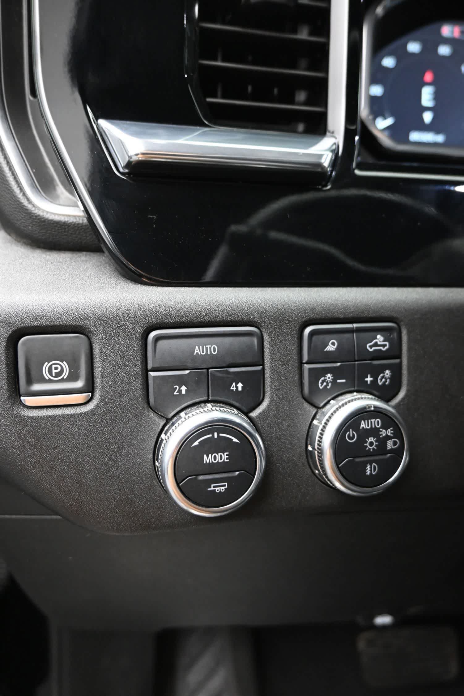 Used 2025 GMC Sierra 1500 SLT AWD/4WD image 22