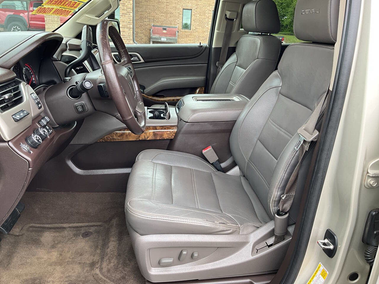 Used 2015 GMC Yukon Denali w/ Premium Package AWD/4WD image 13