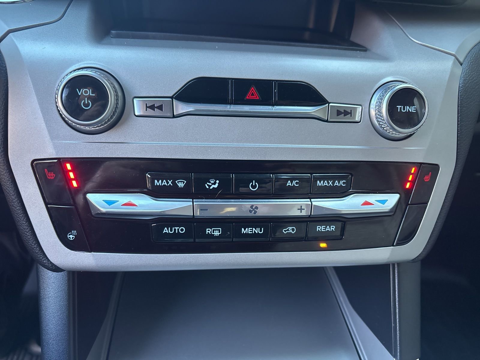 Certified 2023 Ford Explorer XLT w/ Equipment Group 202A AWD/4WD image 25