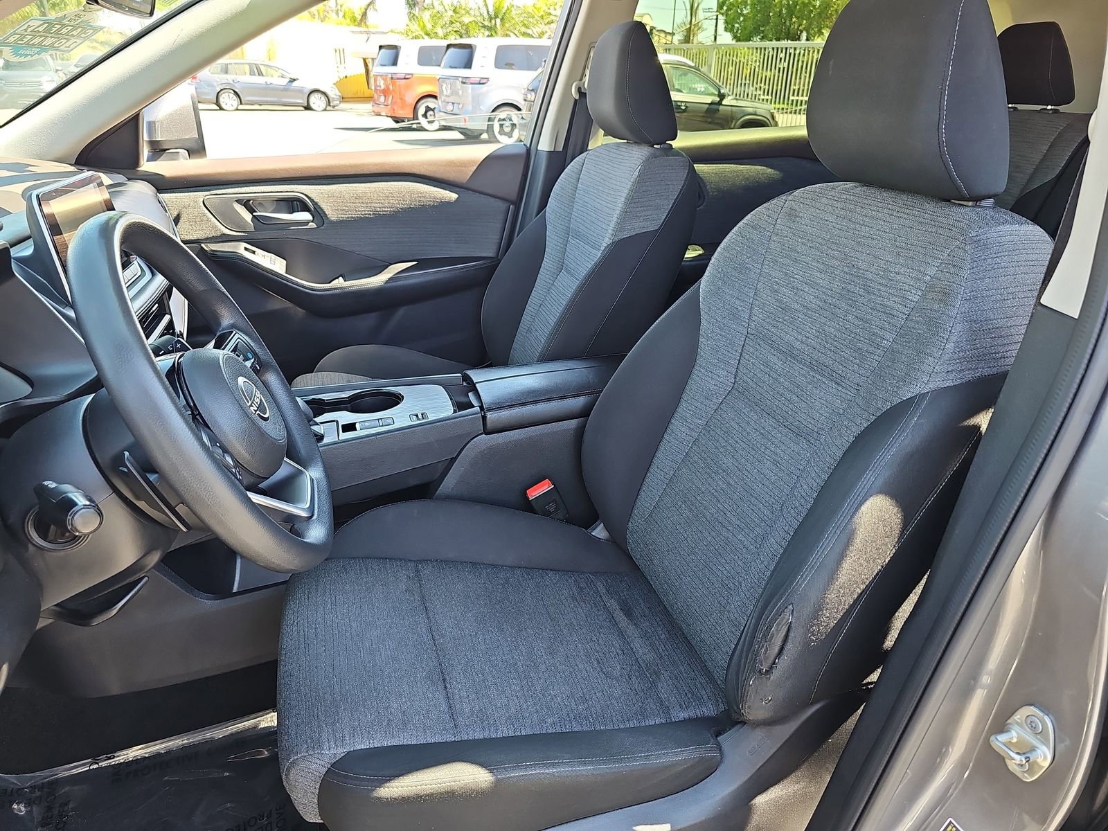 Used 2023 Nissan Rogue SV image 14