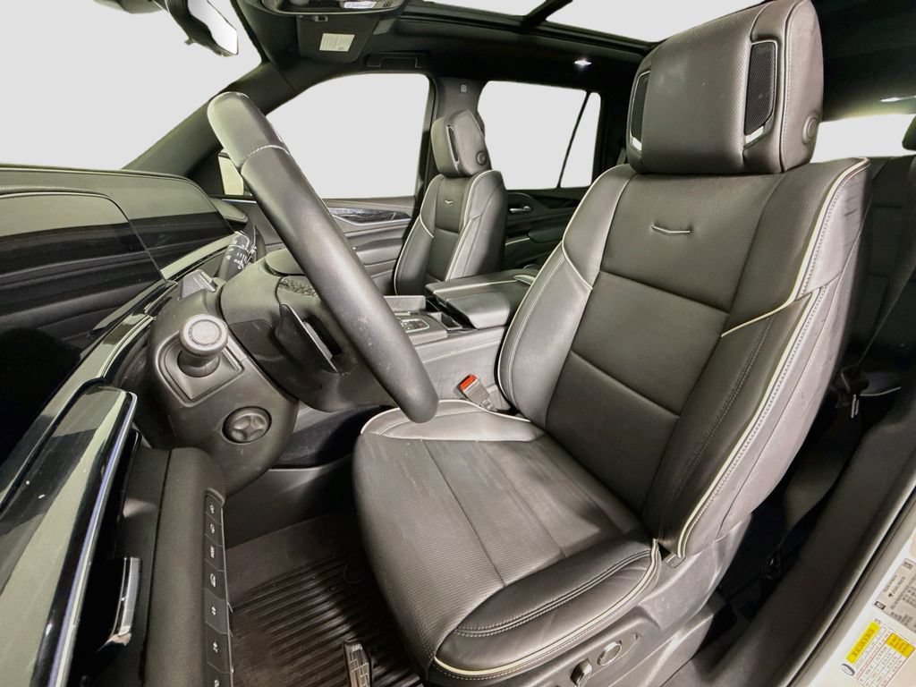 Used 2023 Cadillac Escalade Sport w/ LPO, ONYX Package AWD/4WD image 21
