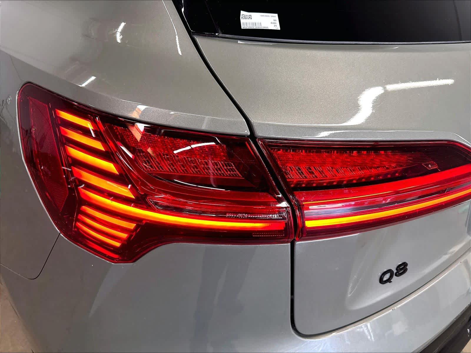 Used 2024 Audi Q8 e-tron Premium Plus AWD/4WD image 31