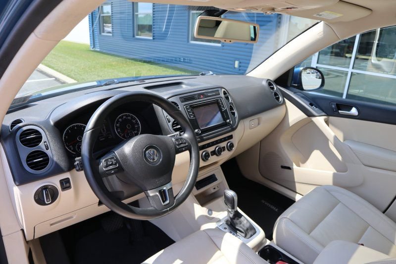 Used 2017 Volkswagen Tiguan SEL AWD/4WD image 11