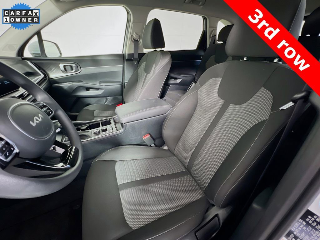 Certified 2025 Kia Sorento LX image 19