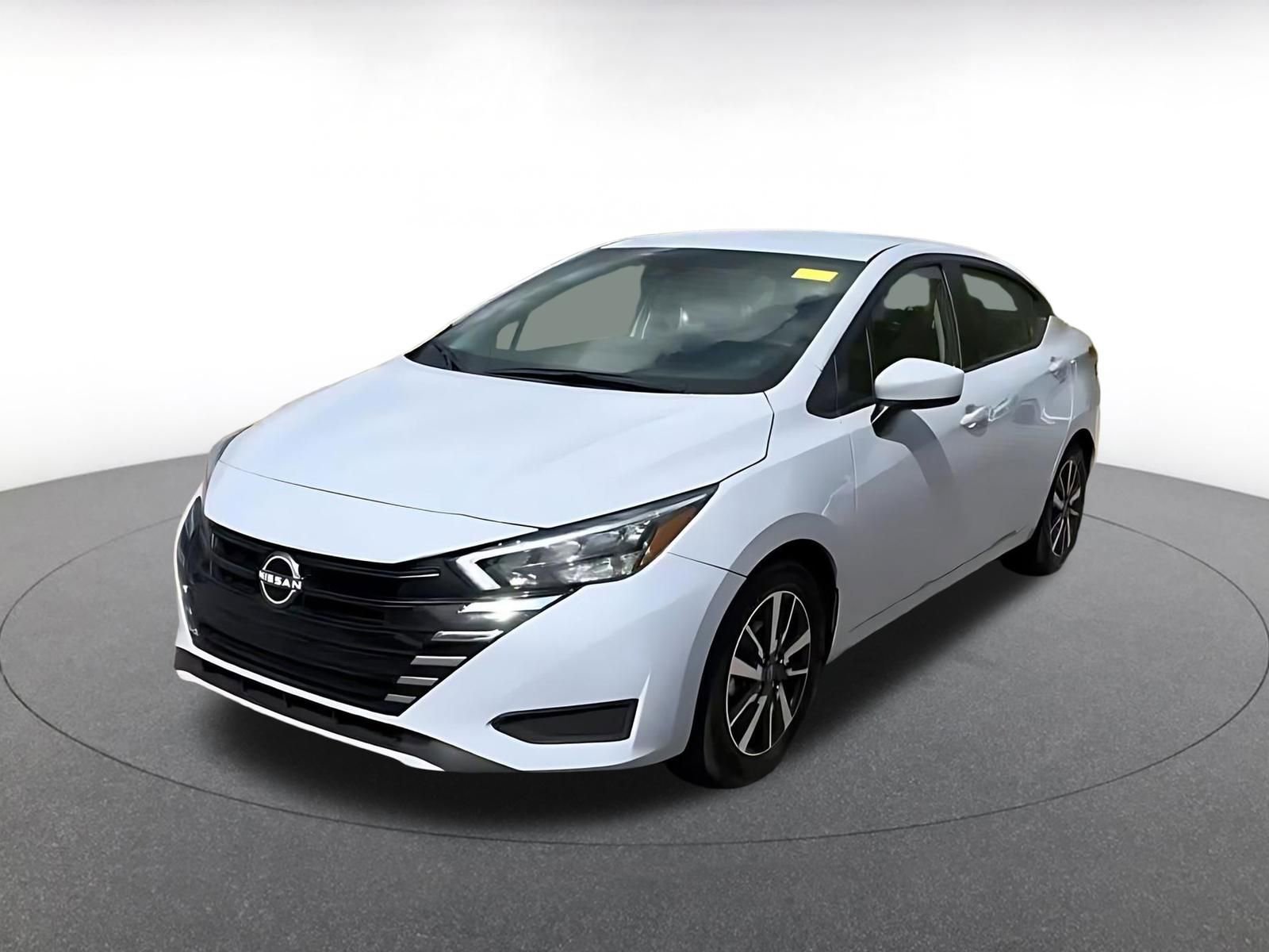 Used 2025 Nissan Versa SV image 7