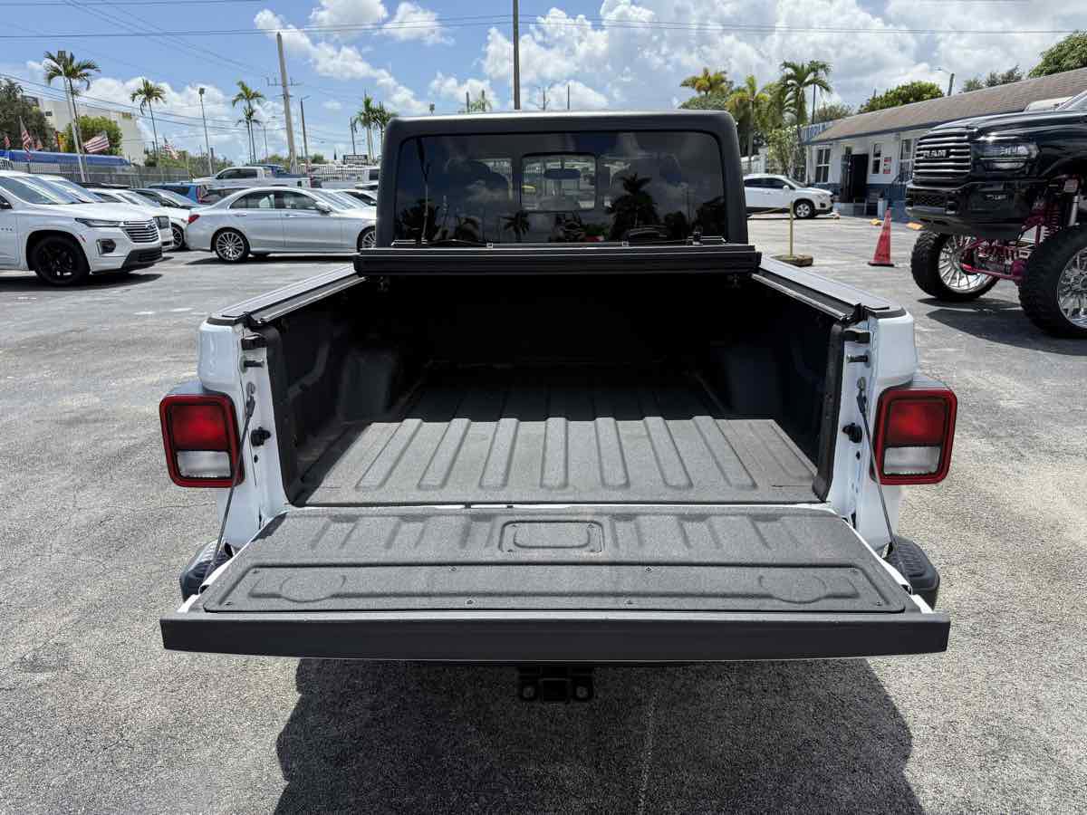 Used 2023 Jeep Gladiator Sport AWD/4WD image 49