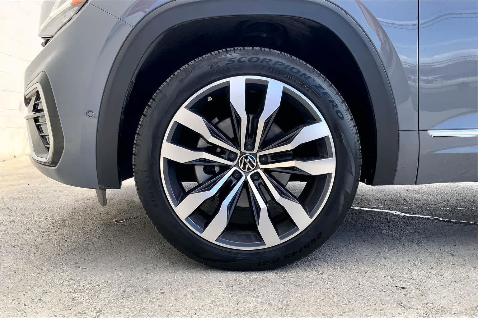 Used 2022 Volkswagen Atlas Cross Sport SEL Premium R-Line AWD/4WD image 8