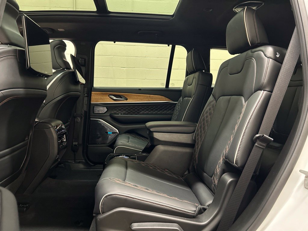 Used 2025 Jeep Grand Cherokee L Summit AWD/4WD image 9