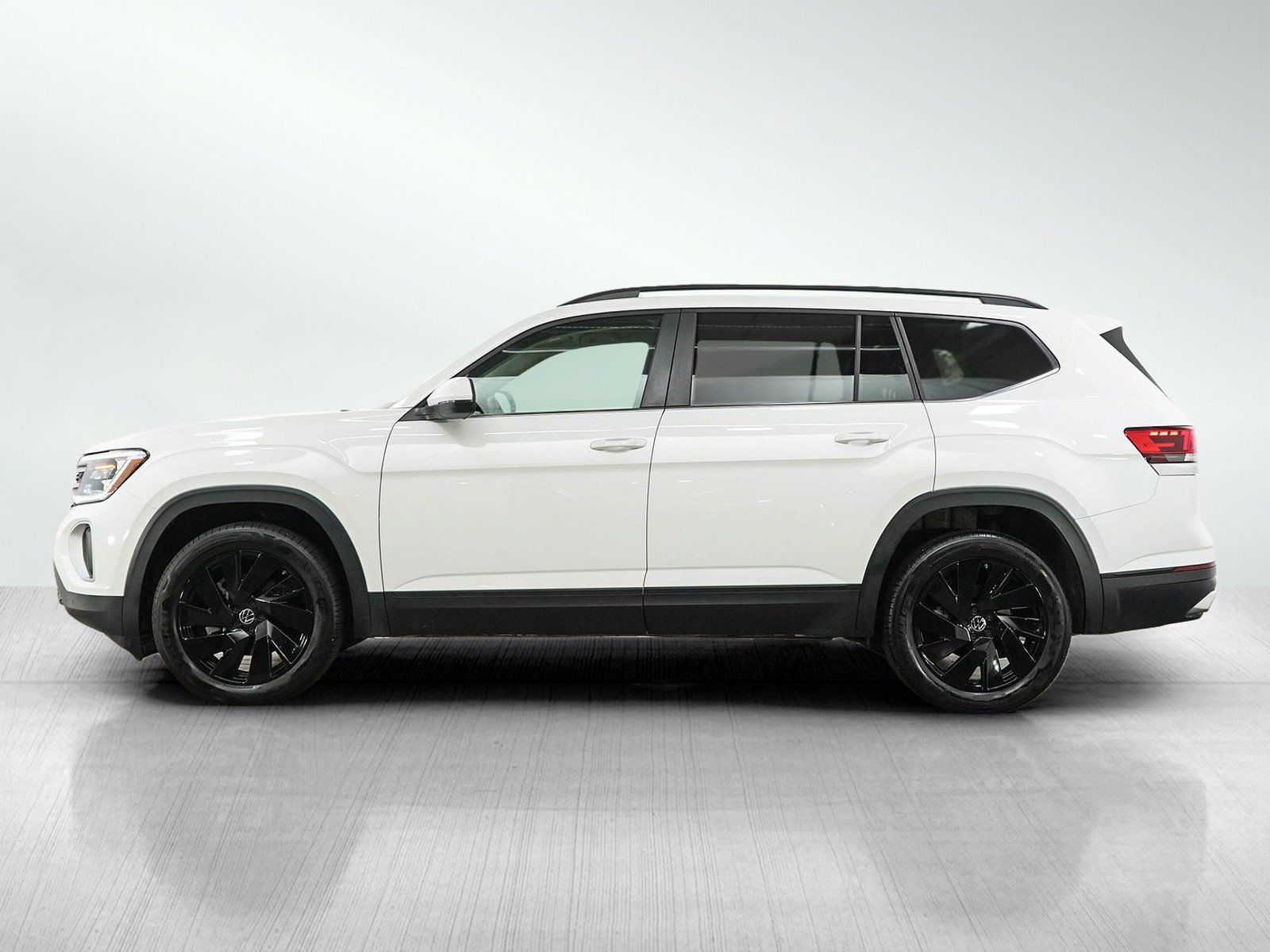 Used 2024 Volkswagen Atlas SE AWD/4WD image 2