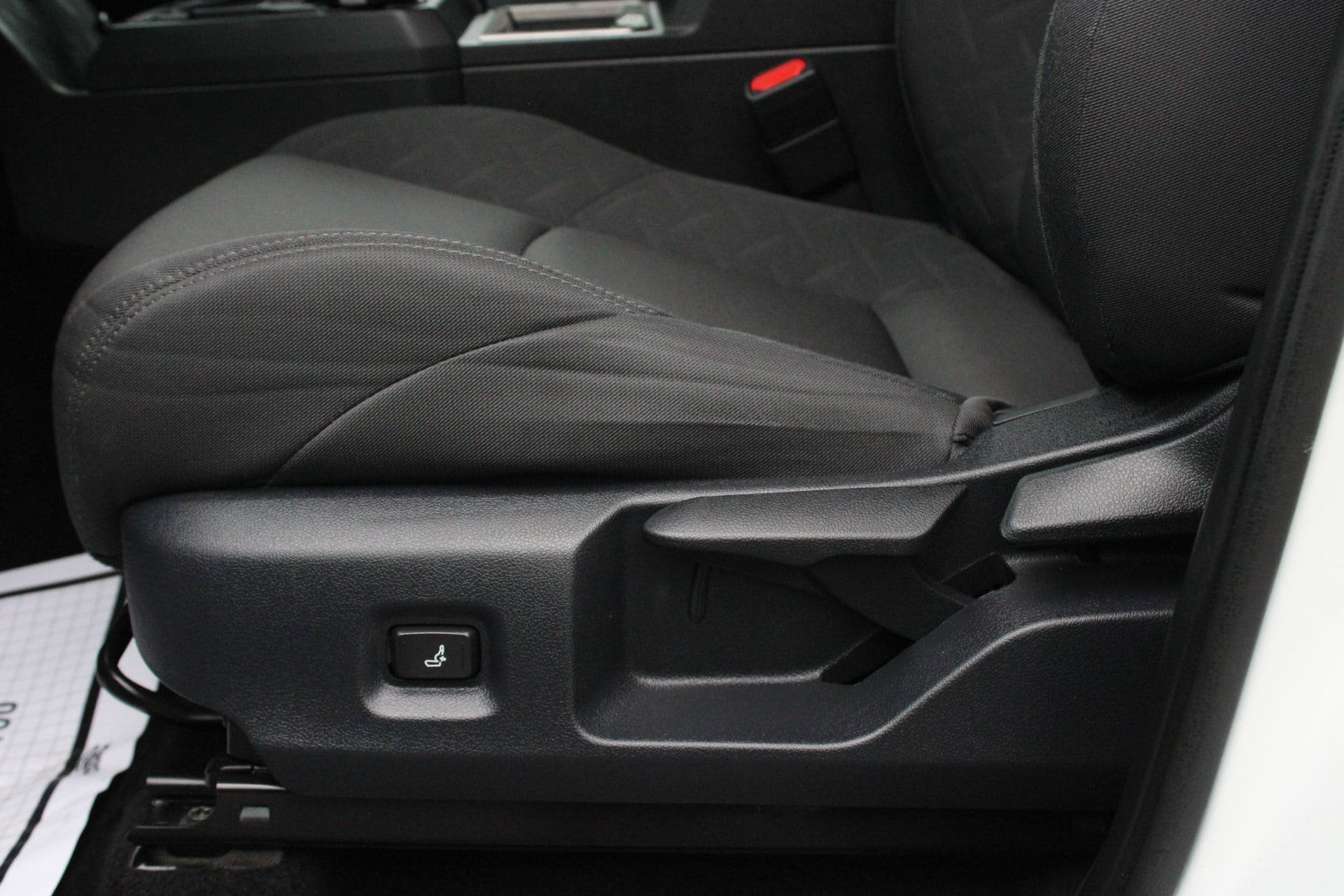 Used 2025 Toyota Tacoma SR5 AWD/4WD image 14