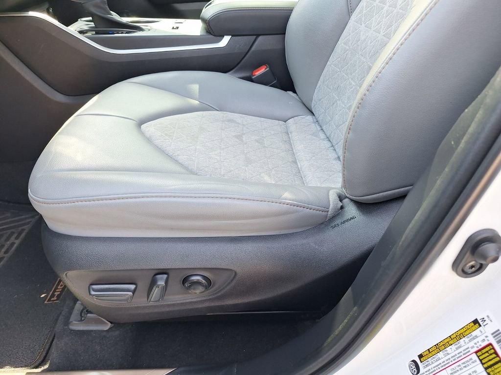 Used 2023 Toyota Highlander Bronze Edition image 33