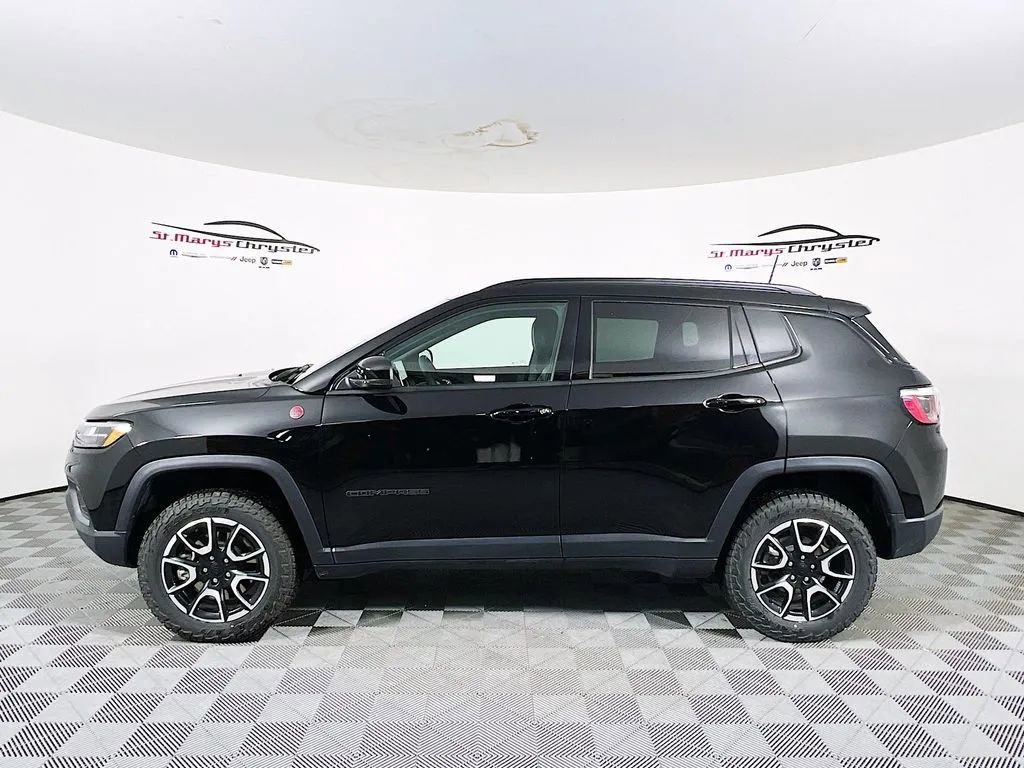 Used 2024 Jeep Compass Trailhawk image 5