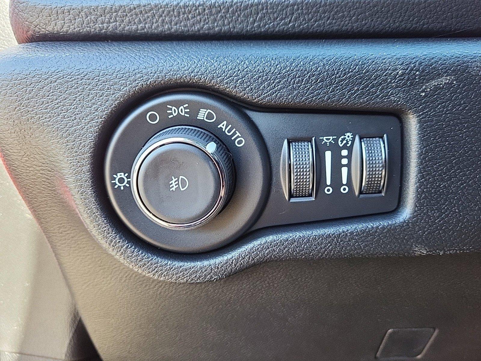 New 2025 Chrysler Pacifica Limited w/ Uconnect Theater Family Group image 12