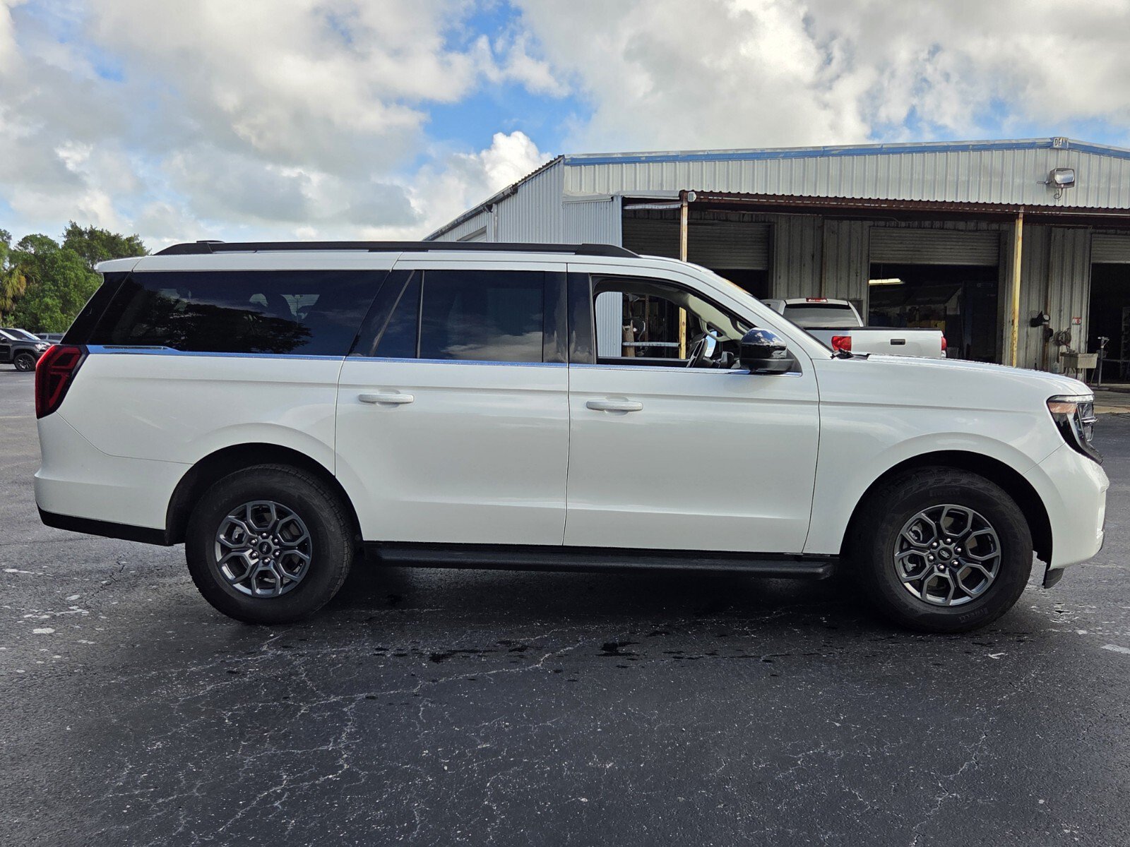 Used 2025 Ford Expedition Max Active RWD image 6