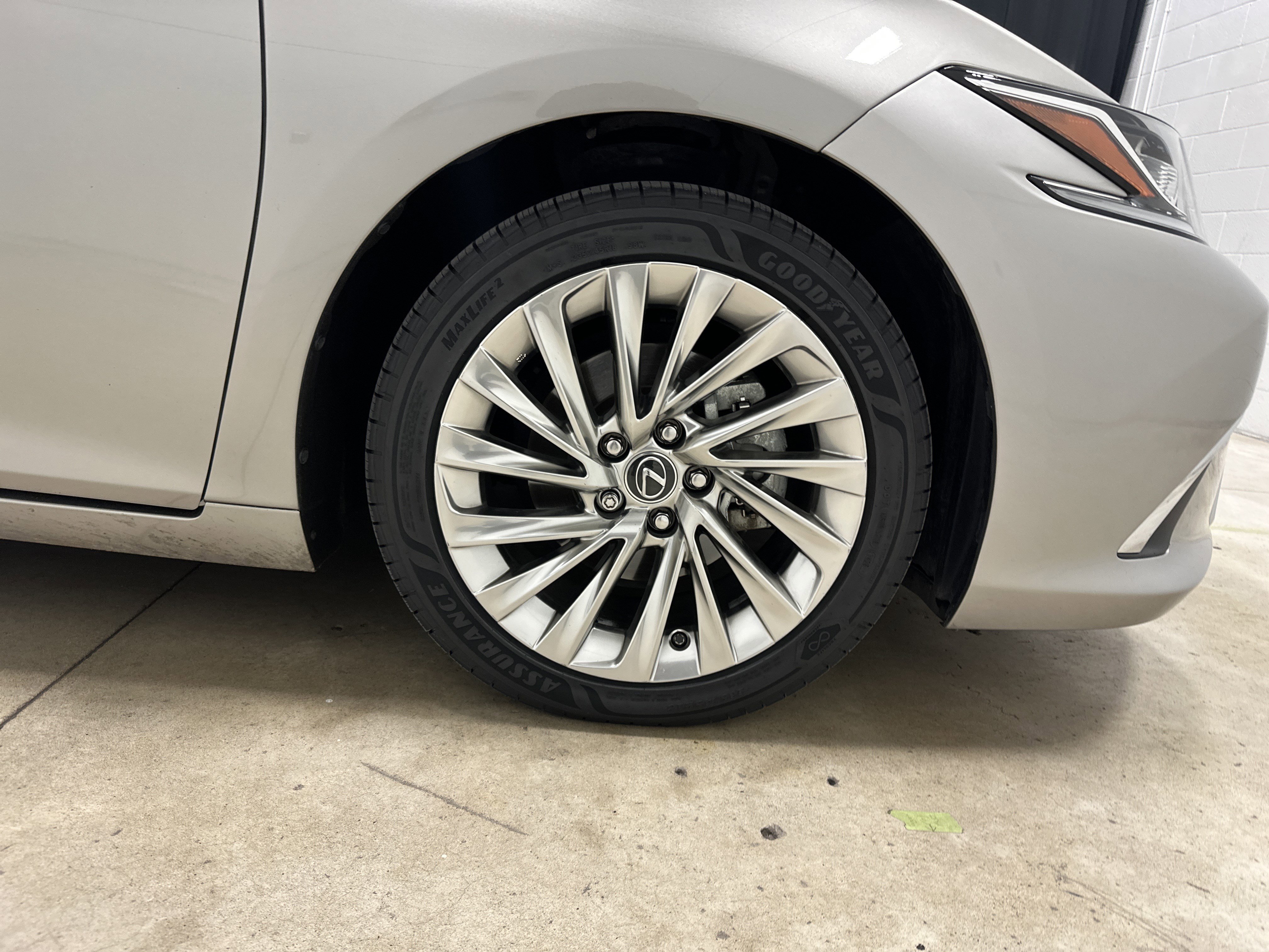 Used 2020 Lexus ES 350 w/ Accessory Package FWD image 13