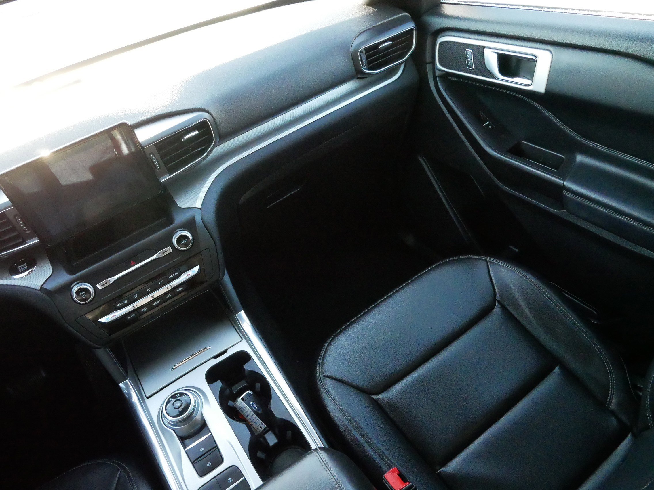 Used 2020 Ford Explorer XLT w/ Equipment Group 202A image 11