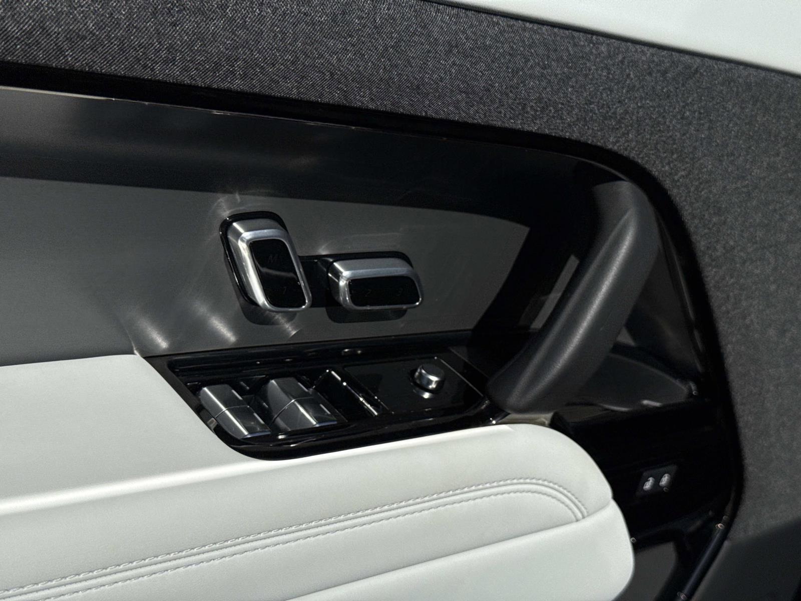 Used 2025 Land Rover Range Rover Sport S image 19