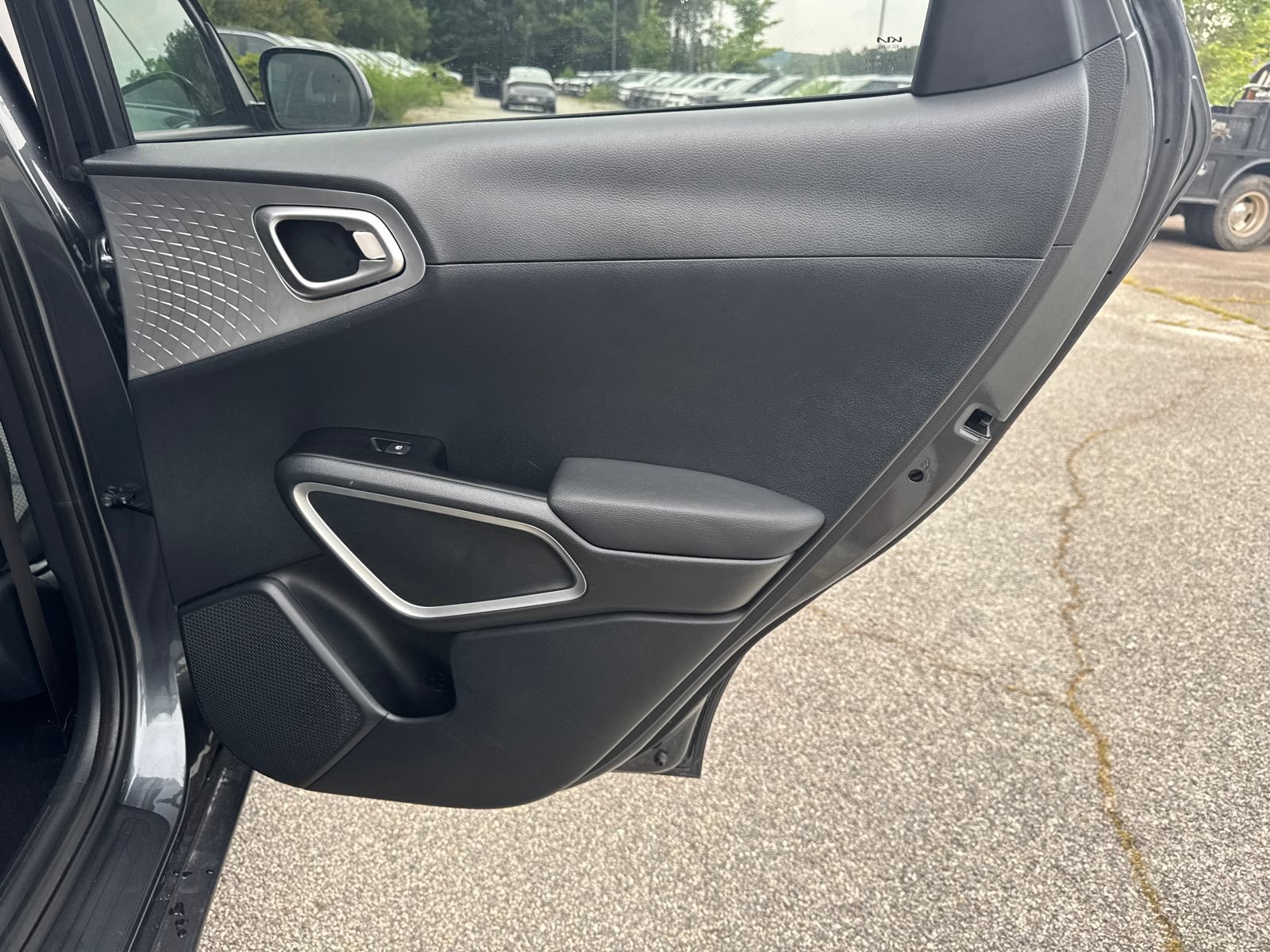 Used 2025 Kia Soul LX w/ LX Technology Package FWD image 16