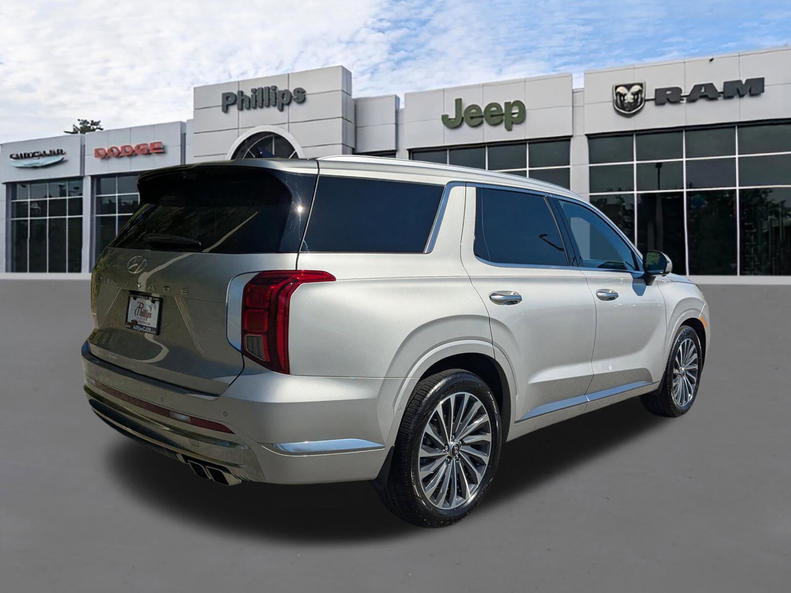Used 2025 Hyundai Palisade Calligraphy image 3