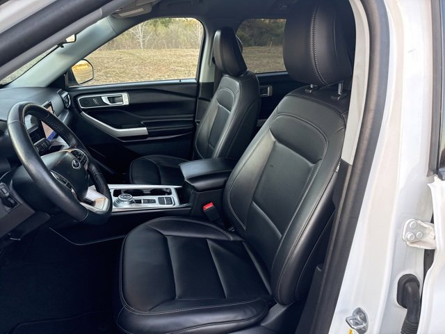 Used 2023 Ford Explorer XLT w/ Equipment Group 202A image 18