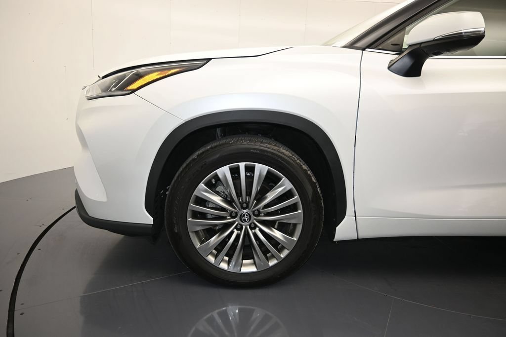 Used 2022 Toyota Highlander Platinum FWD image 9
