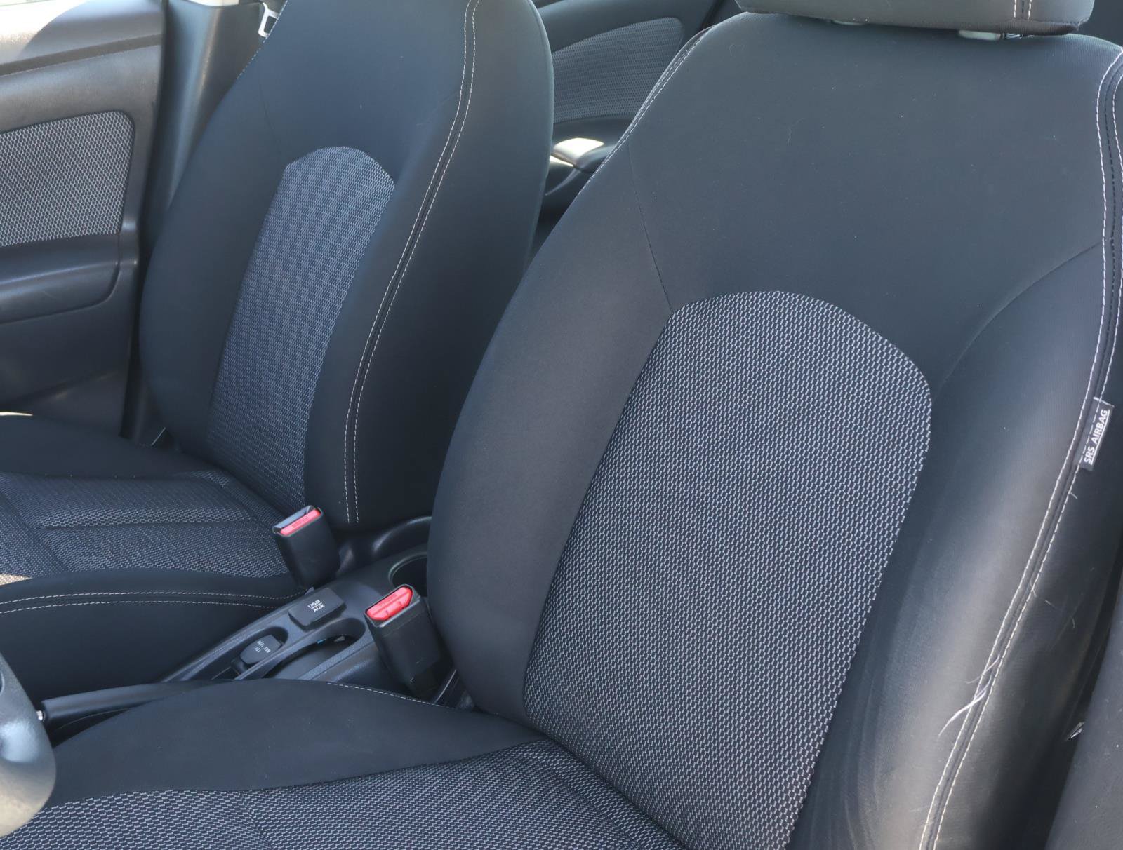 Used 2015 Nissan Versa SV FWD image 10
