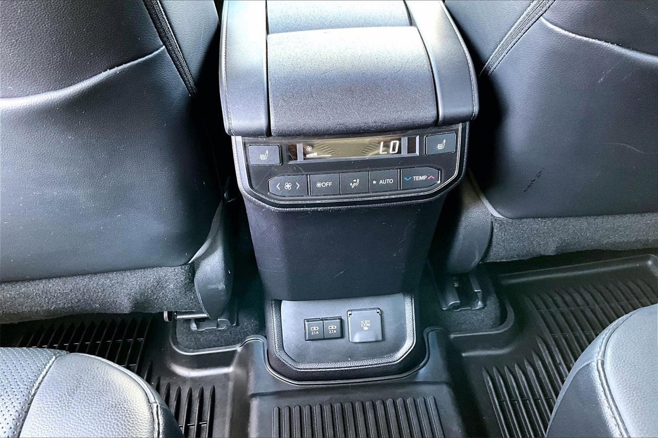 Used 2021 Toyota Highlander Platinum image 16