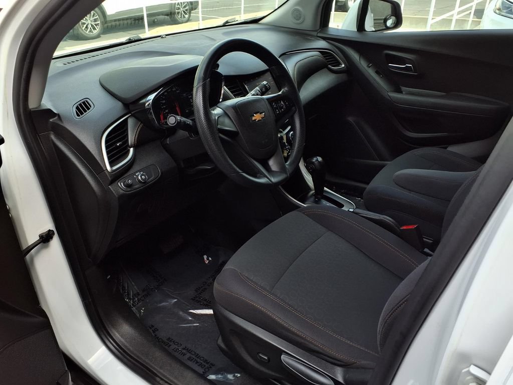 Used 2020 Chevrolet Trax LS FWD image 17