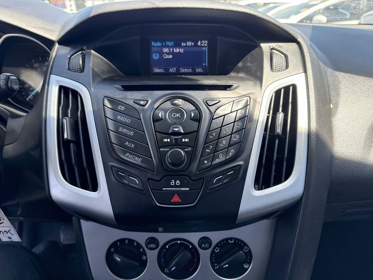 Used 2013 Ford Focus SE FWD image 28