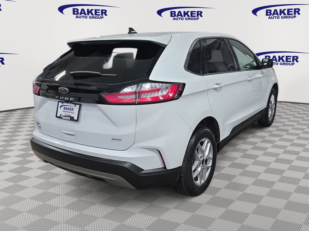 Used 2024 Ford Edge SEL image 5