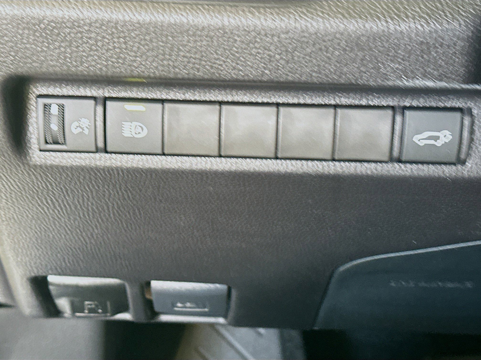 Used 2025 Toyota RAV4 XLE w/ Convenience Package image 17