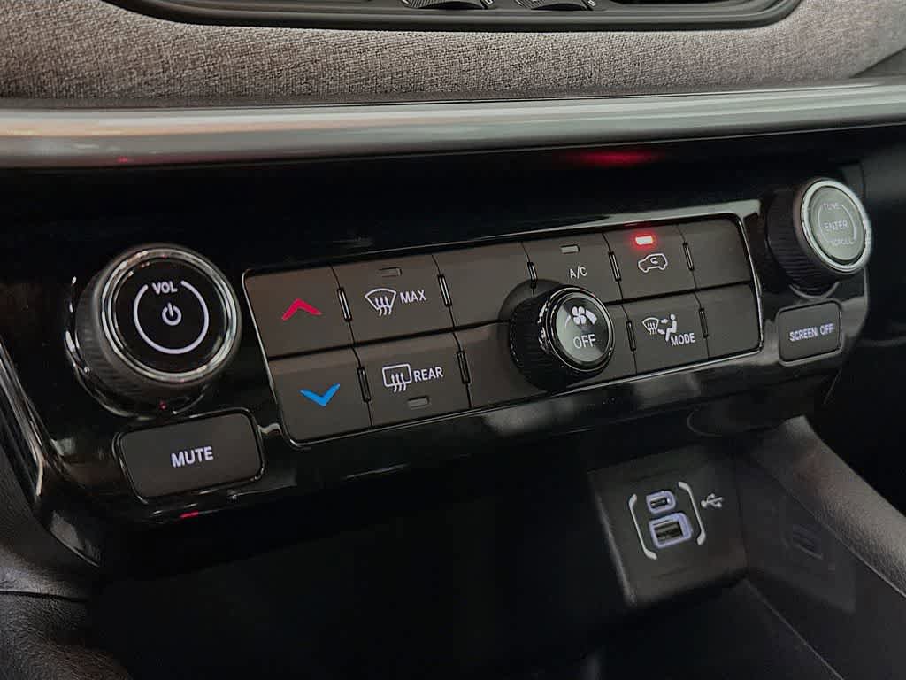 Used 2023 Jeep Compass Latitude AWD/4WD image 18