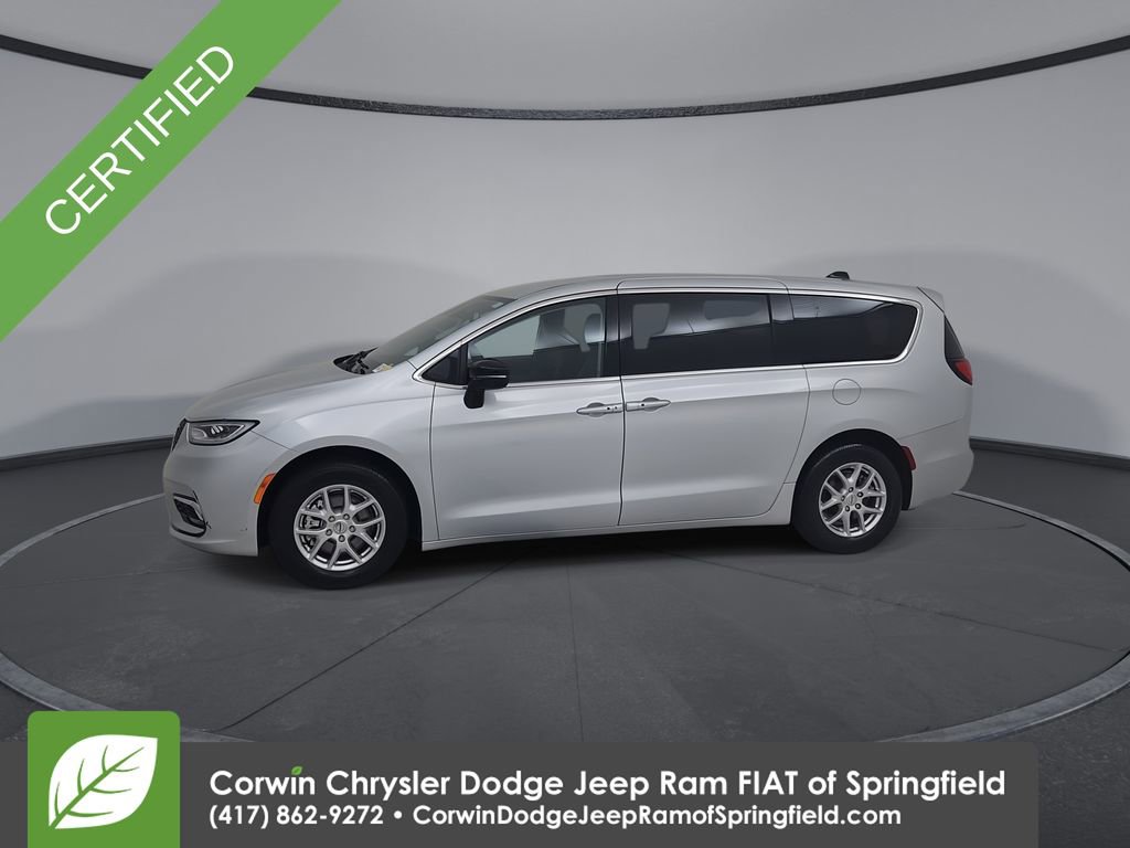 Used 2024 Chrysler Pacifica Touring-L FWD image 8