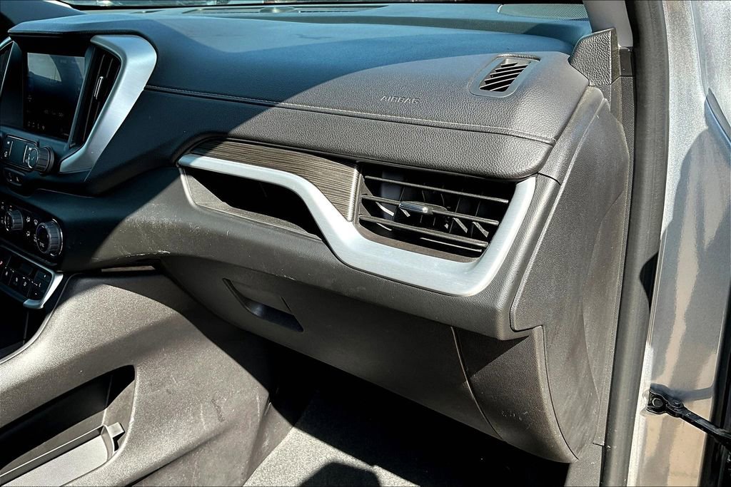 Used 2023 GMC Terrain SLT image 18