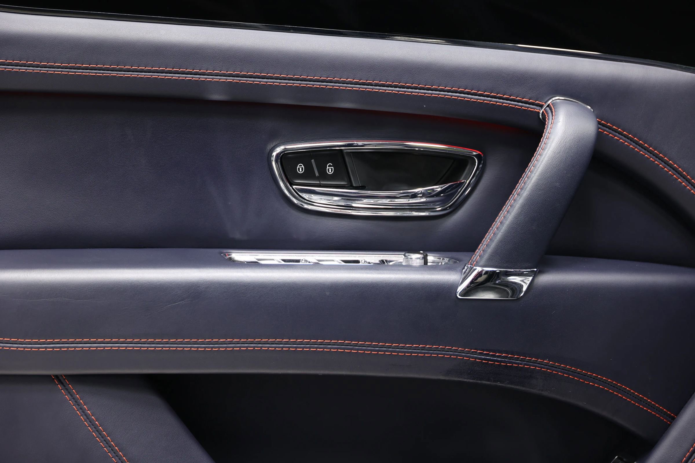 Used 2019 Bentley Bentayga AWD/4WD image 11