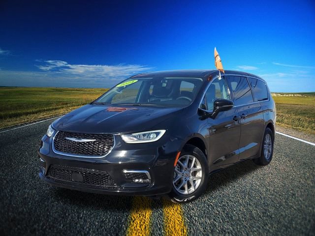 Certified 2024 Chrysler Pacifica Touring-L image 31