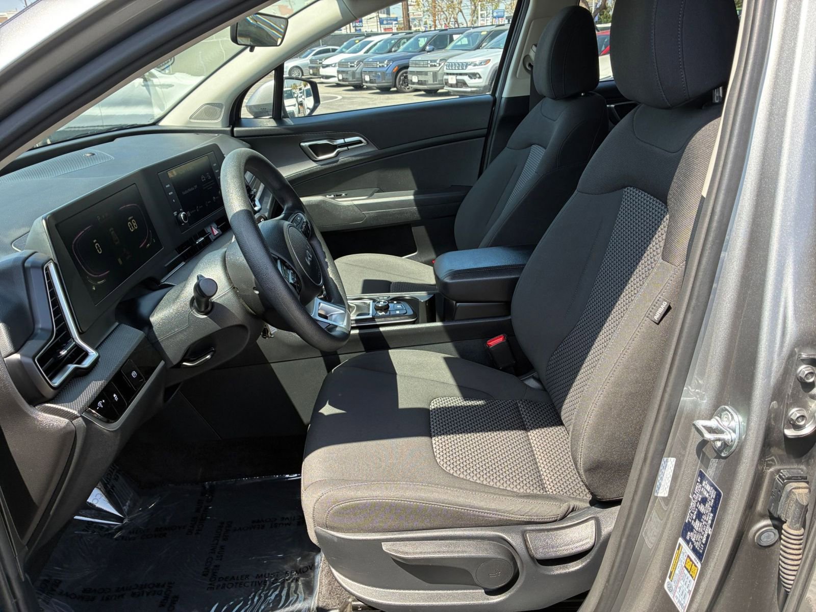 Used 2025 Kia Sportage LX FWD image 27